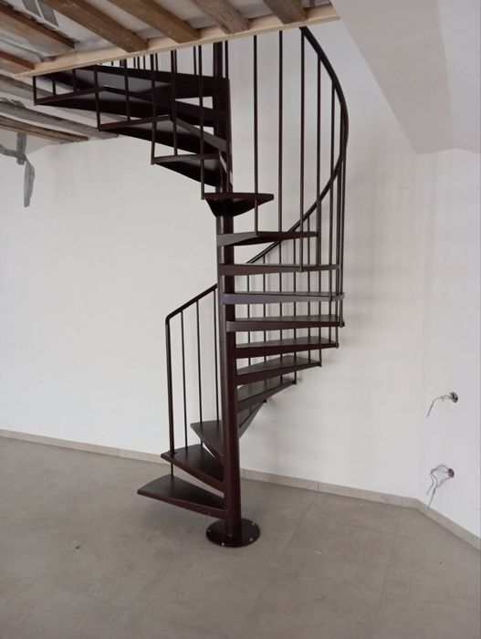 Гвинтові сходи лофт металевий каркас перила сходинки лестница драбина