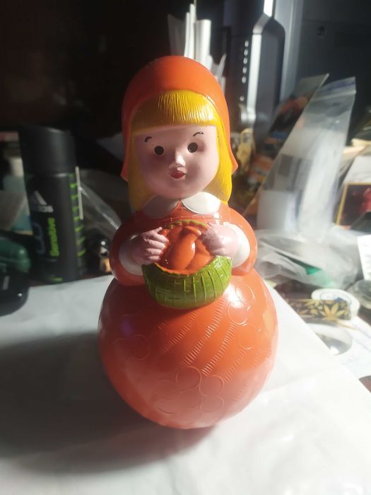 Неваляшка Красная Шапочка