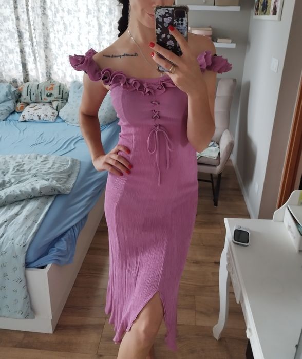 Piękna liliowa sukienka na wesele