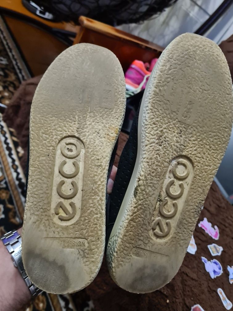 ECCO кросівки тапки мокасини