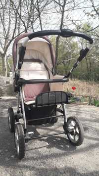 Детская коляска для малыша или малышки