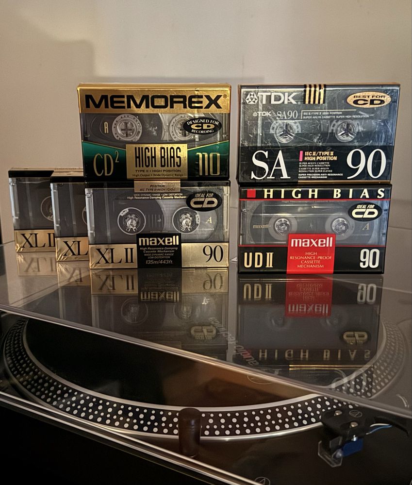 3-Kasety Maxell XLII 90 , 1-TDK SA 90, 1-Memorex 110, 1- Maxell UDII