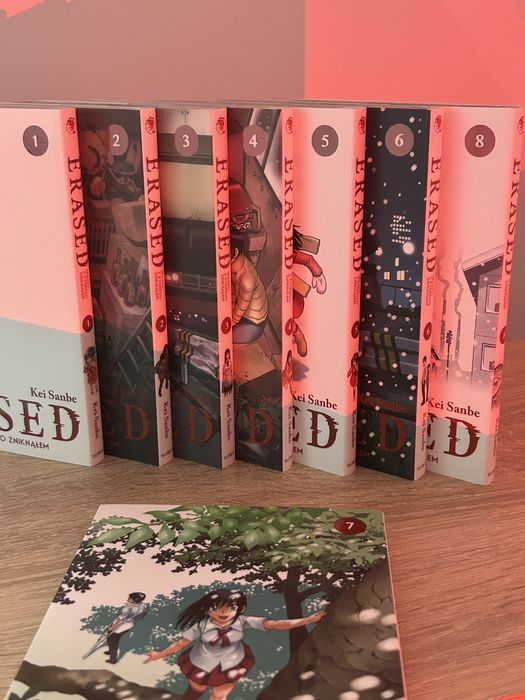 MANGI - " Erased " 1-8 + losowe dodatki