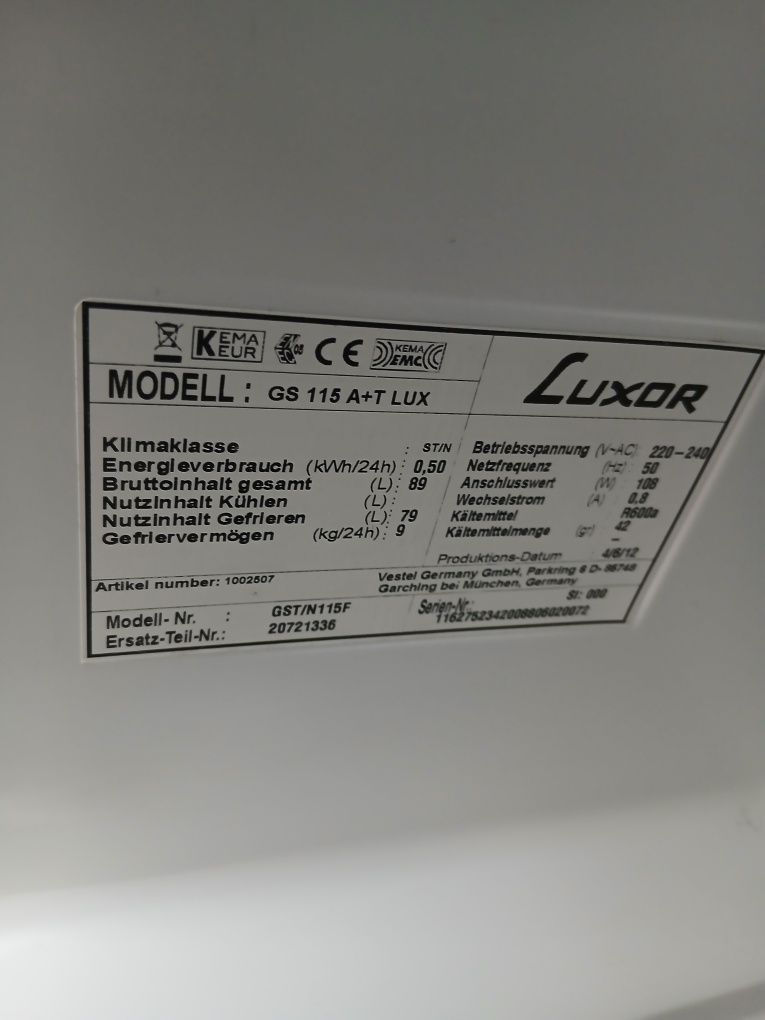 Mała zamrażarka 3 półkowa firmy LUXOR energooszczędna A +.