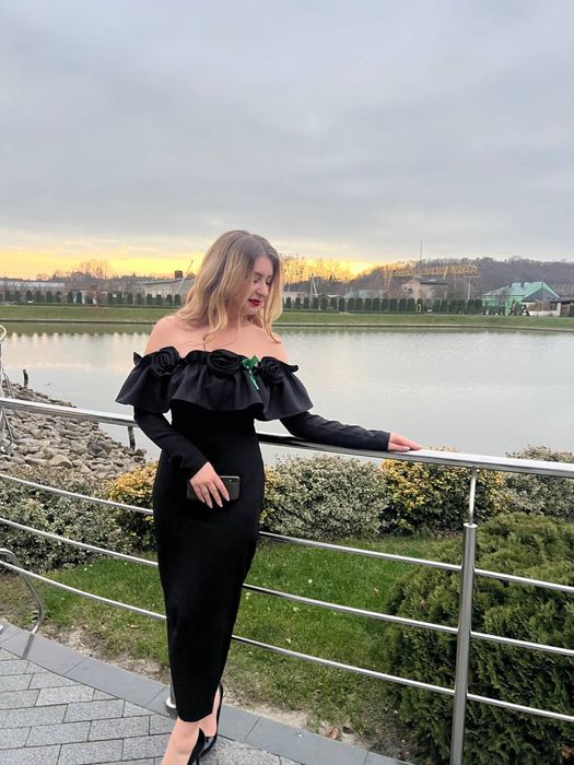 Вечірня Чорна сукня