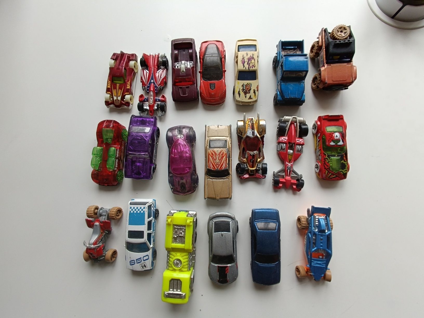 Машинки модельні hot wheels