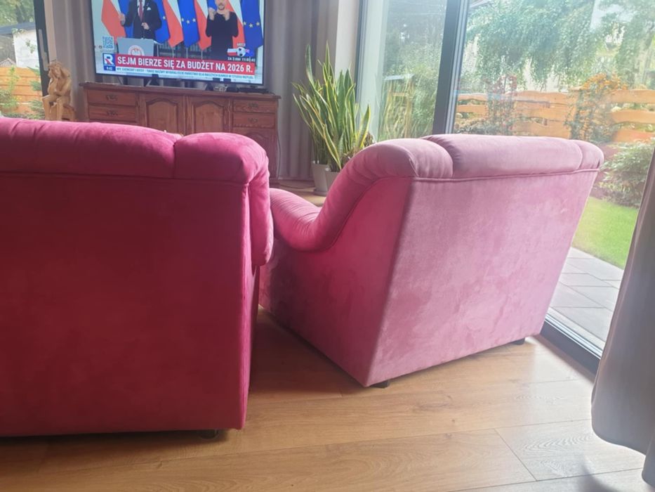 Sprzedam kanapę z 2 fotelami.