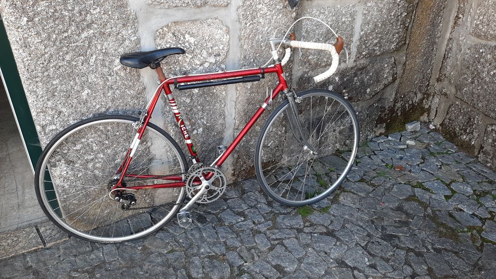 Bicicleta de estrafa  e de montanha em bom estado