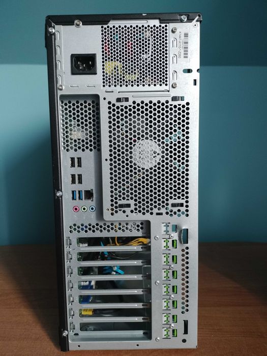 Fujitsu Celsius M740 Stacja robocza Intel Xeon LGA2011-3