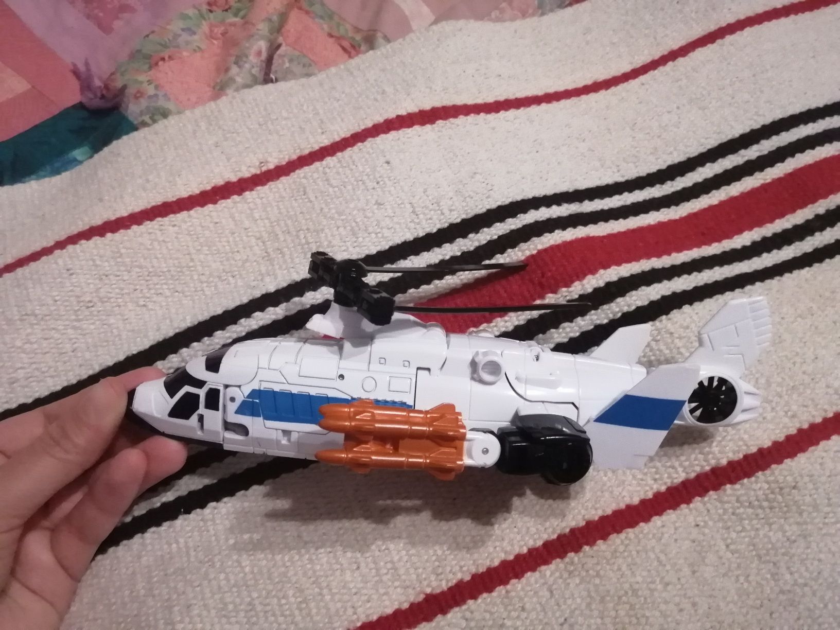 Продам игрушку робот самолёт для мальчика