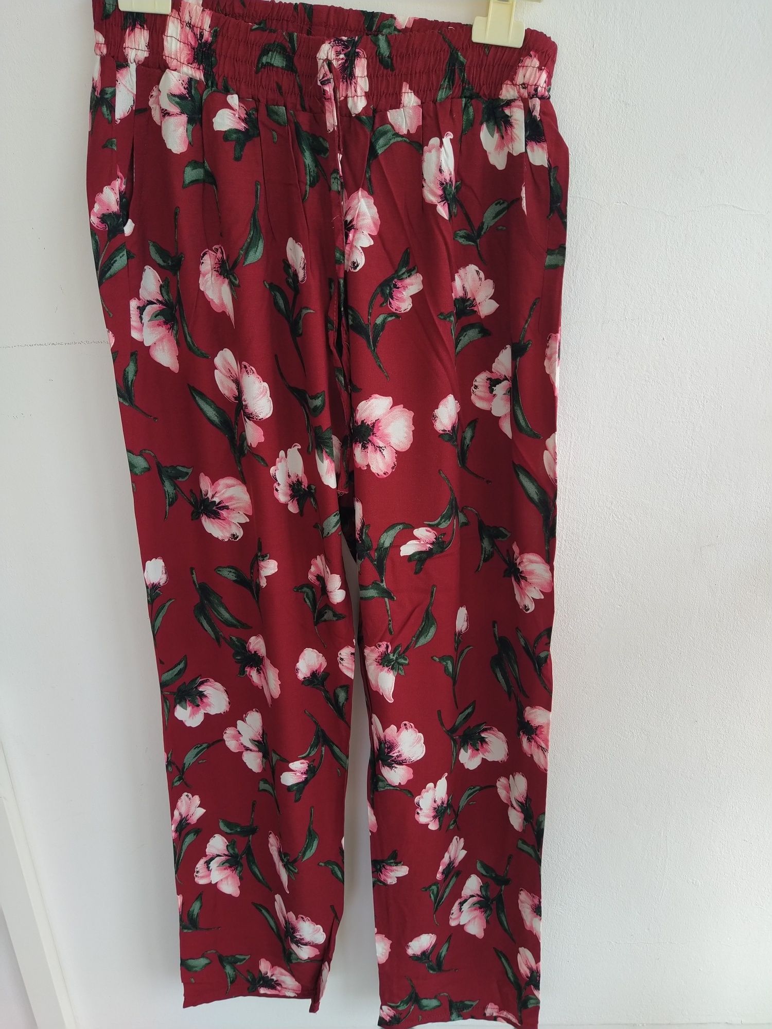 Calças bordeaux floridas - Tamanho XL/XXL