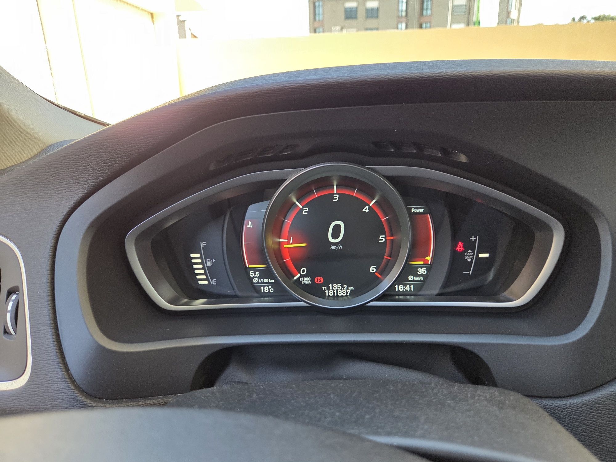 Volvo V40 D2 2014 com 181900Km