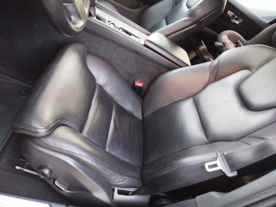 Volvo V60 Momentum Pro Skóra