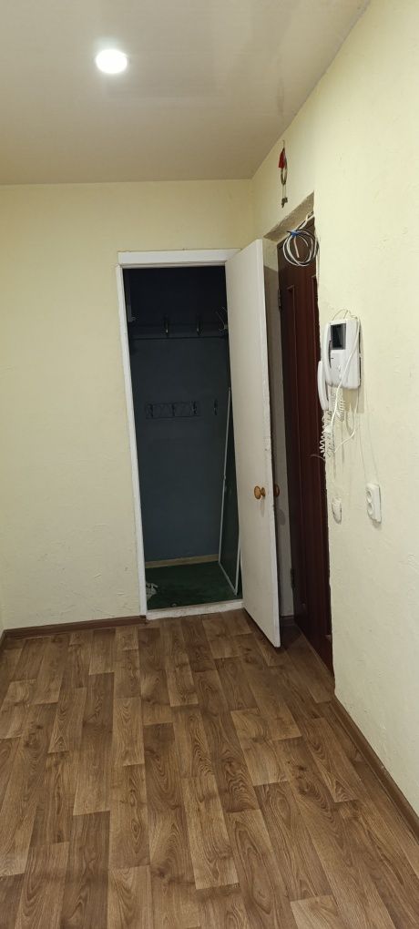 Продаж 2 кімн.кв по вул.Ентузіастів,окремі кімнати 5/5, меблі+техніка