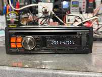 Radio samochodowe Alpine CDE-130RM Land Rover Defender 2007+