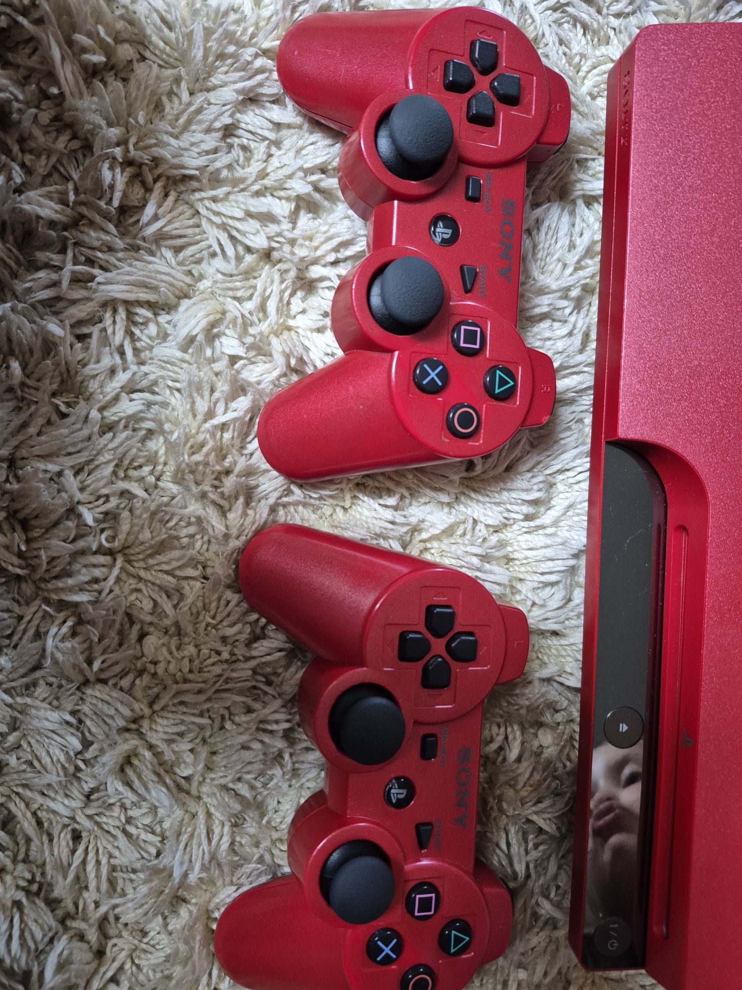 PlayStation  Ps3 Red

PlayStation 3 wraz z dwoma kontrol