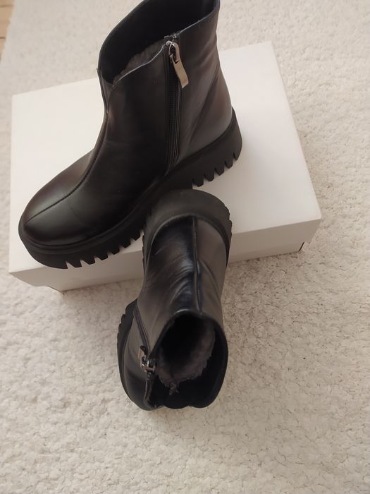 Стильні чобітки жіночі шкіряні