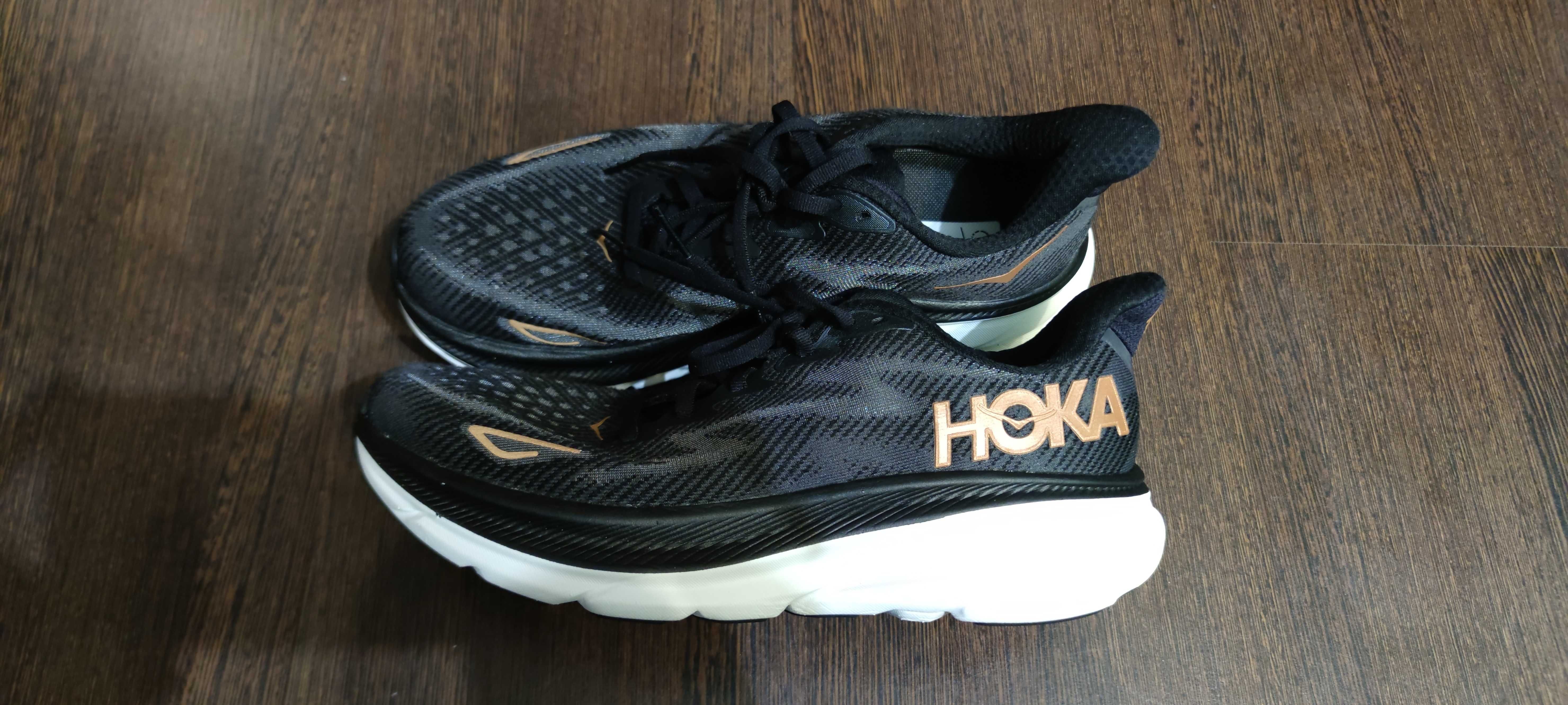 Кросівки Hoka Clifton 9.   Р 41 1/3.  26см