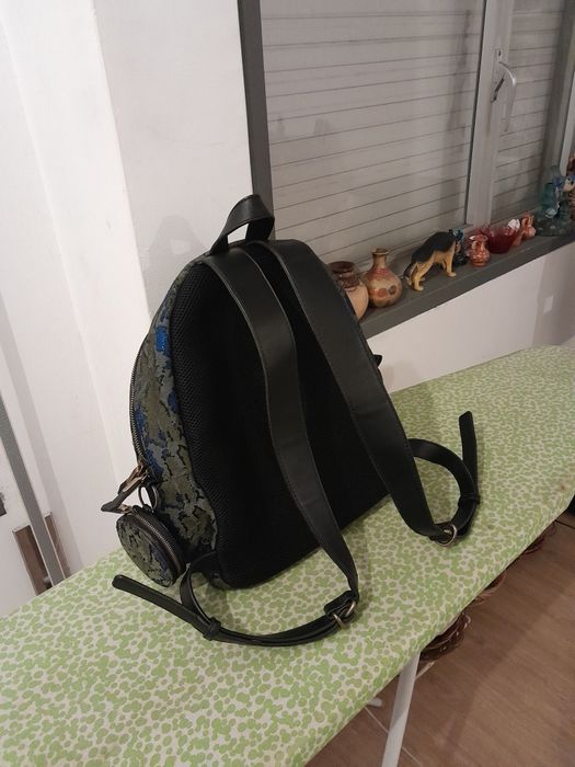 Vendo Mochila de Senhora PARFOIS muito bonita como nova