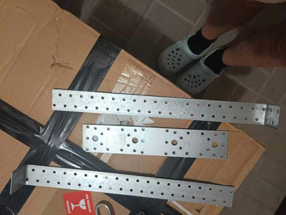 Płaskowniki i kątownik ze stali perforowanej