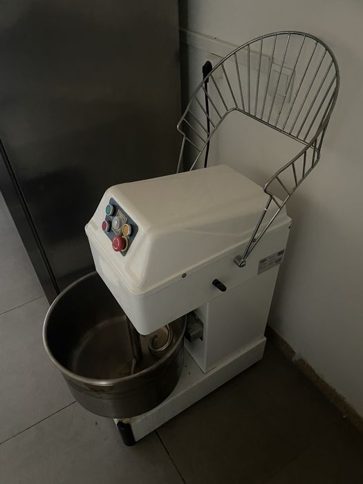 Massadeira – Spiral Mixer 30L – 750x435x900
 ( como nova)