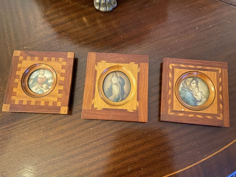 3 quadrinhos pequenis com imagens religiosas