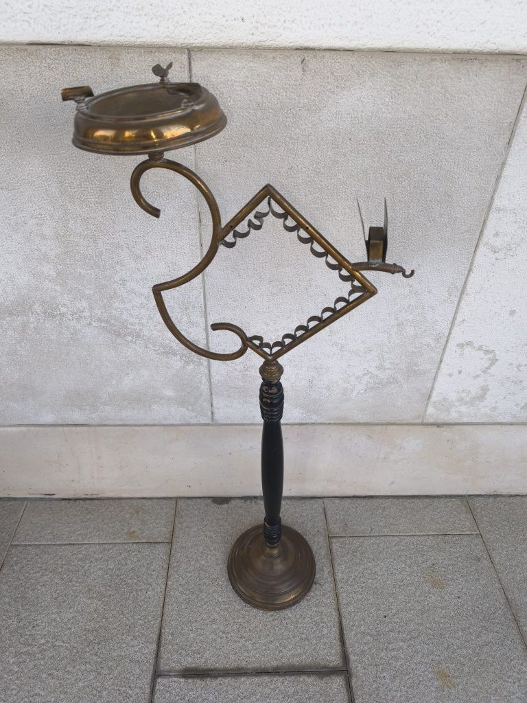 Cinzeiro de pé alto
