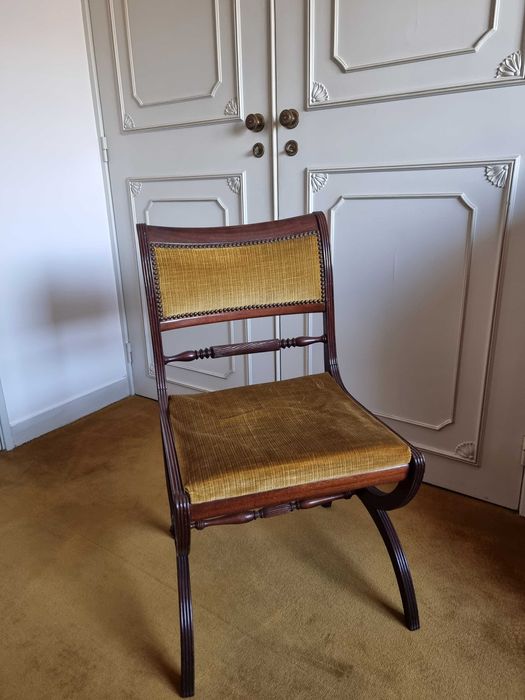 Cadeira Clássica em Madeira Maciça – Estilo Vintage Antigo