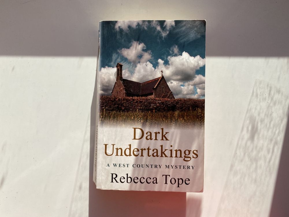 Книга “Dark Undertakings” Rebecca Tope