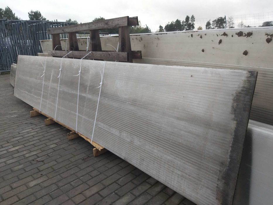 Swietliki dachowe, poliwęglan