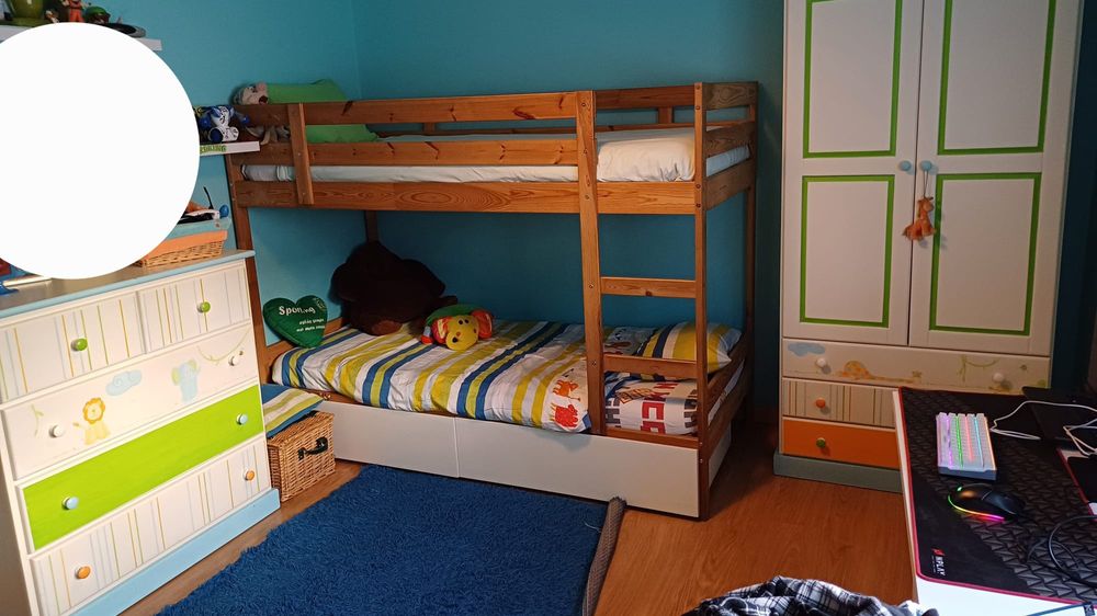 Vende-se Roupeiro e Cómoda Oficina Rústica + Beliche e Candeeiro Ikea