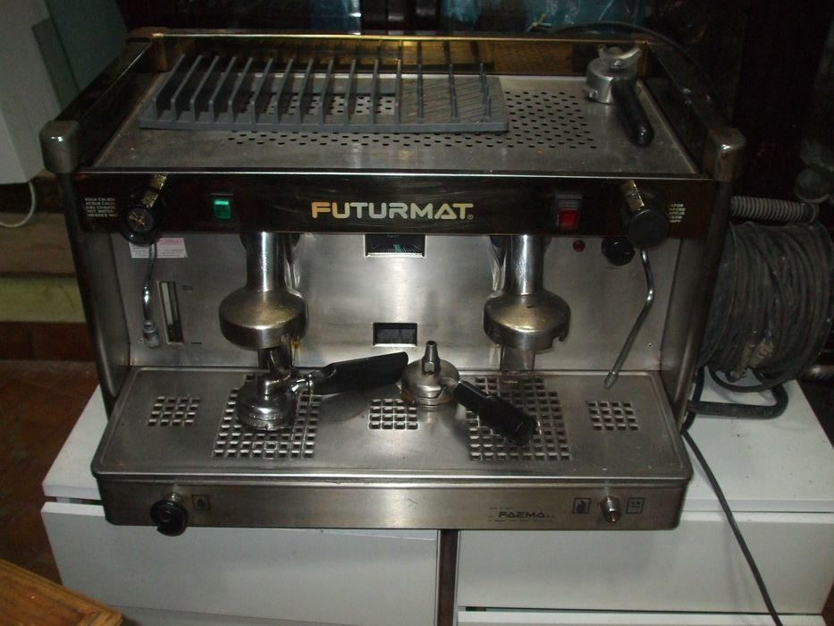 Maquina cafe 2 grupos + moinho+2 motores