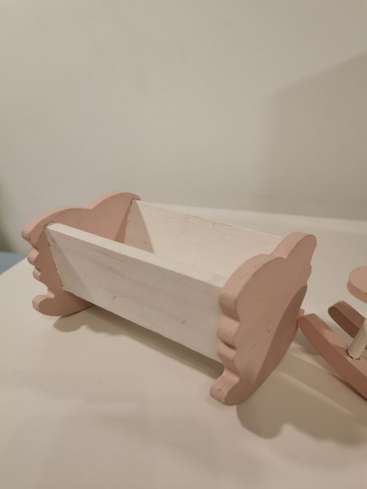 Drewniane akcesoria dla lalek łóżko i koń na biegunach