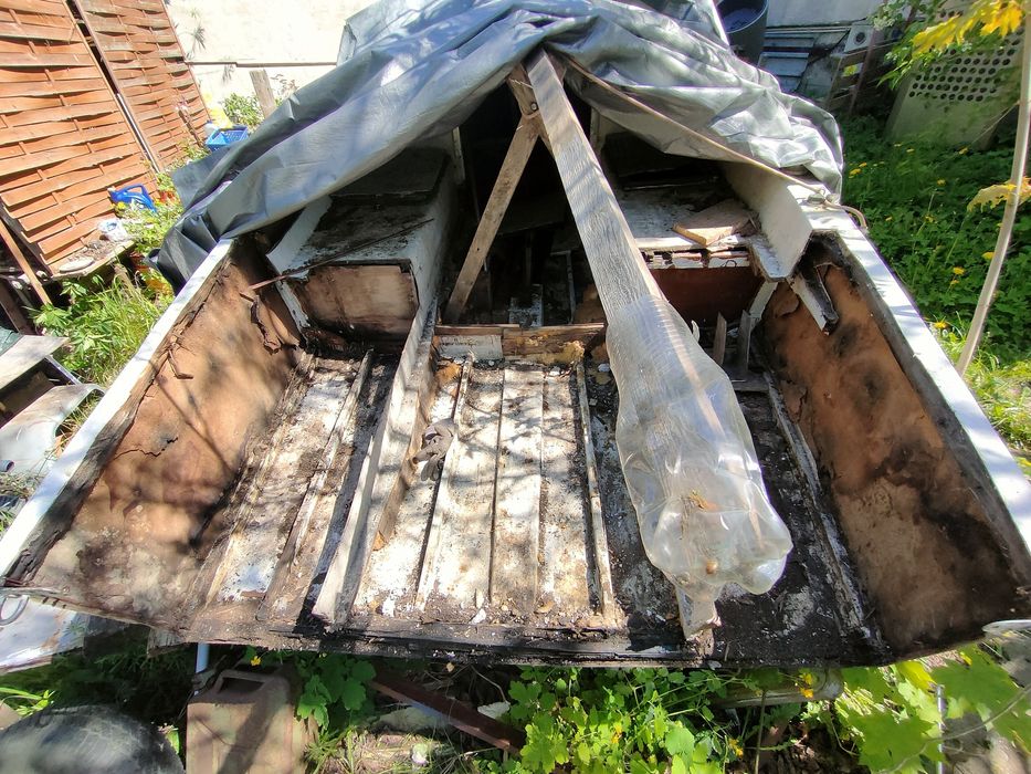 Łódka wędkarska kabinowa