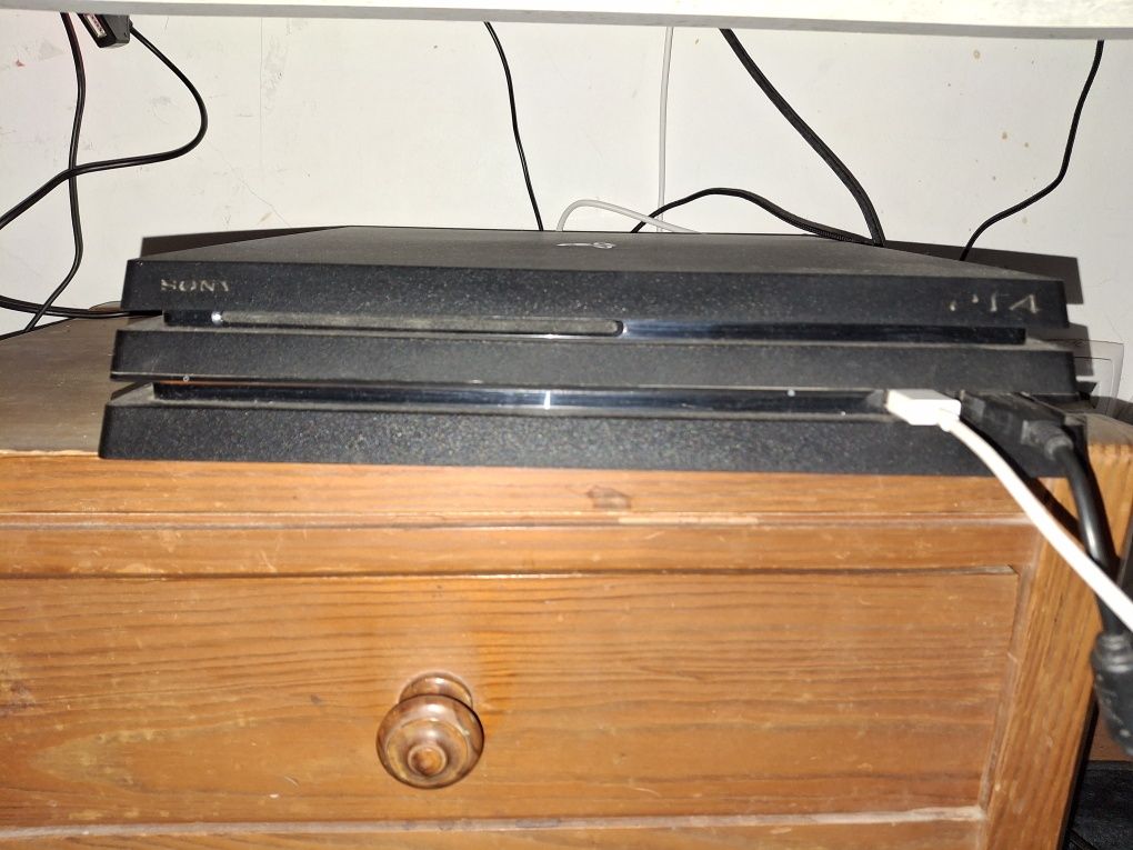 Vendo ps4 pro usado