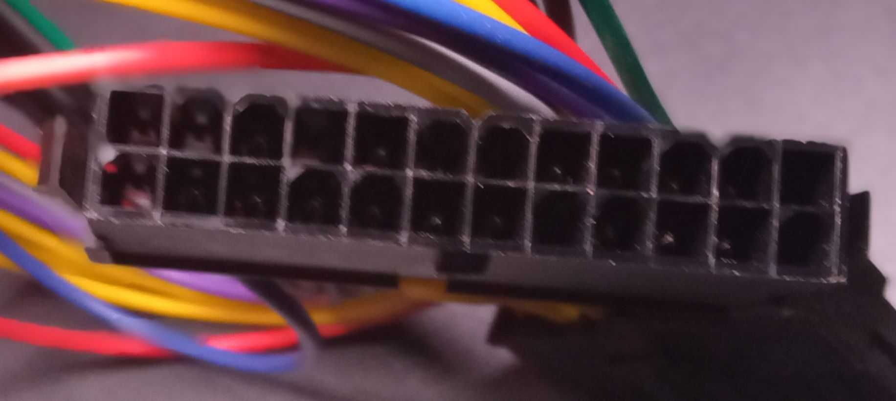 Adapter 24-pinowy na 18-pinowy. 24-pinowe gniazdo na 18-pinową wtyczkę
