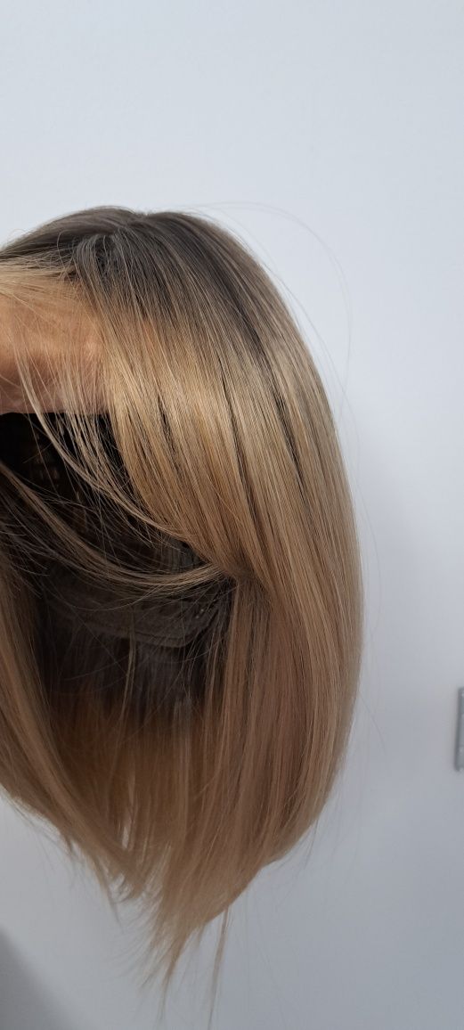 Peruka bob blond ciemny