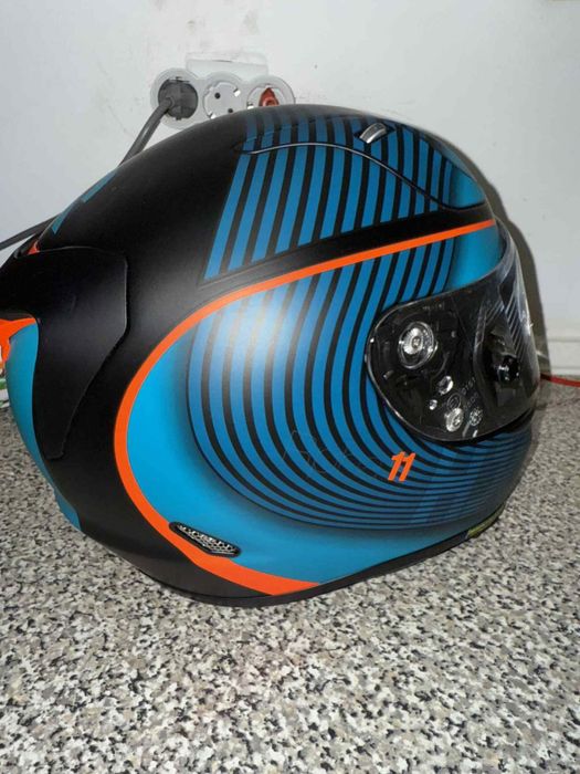 Capacetes sem qualquer tipo de marcas como Novo