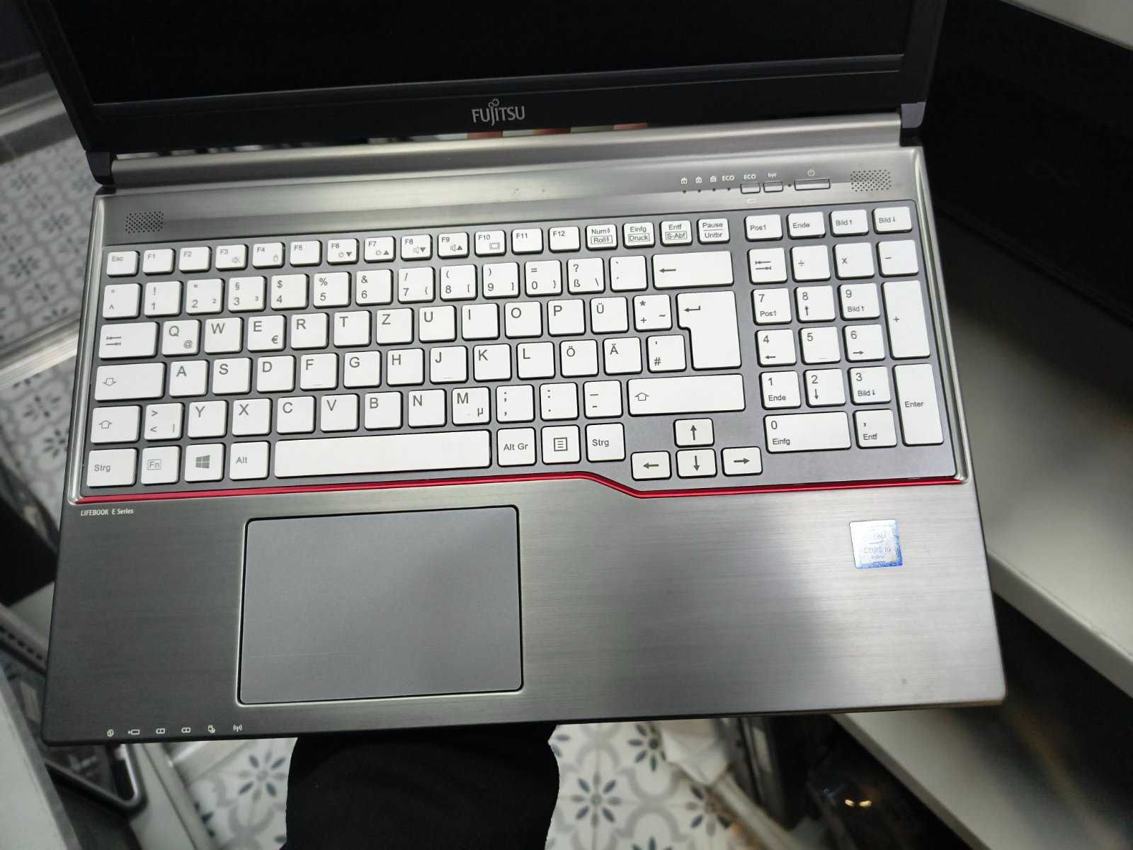 200+ ноутбуків - Fujitsu LIFEBOOK E756
