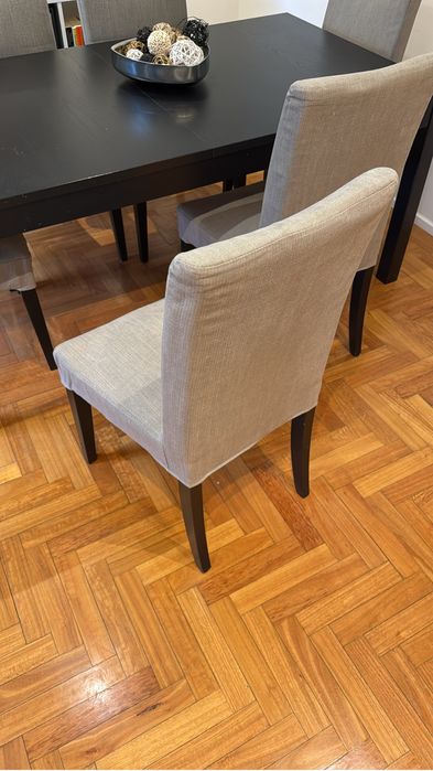 Conjunto Mesa extensivel e 6 cadeira