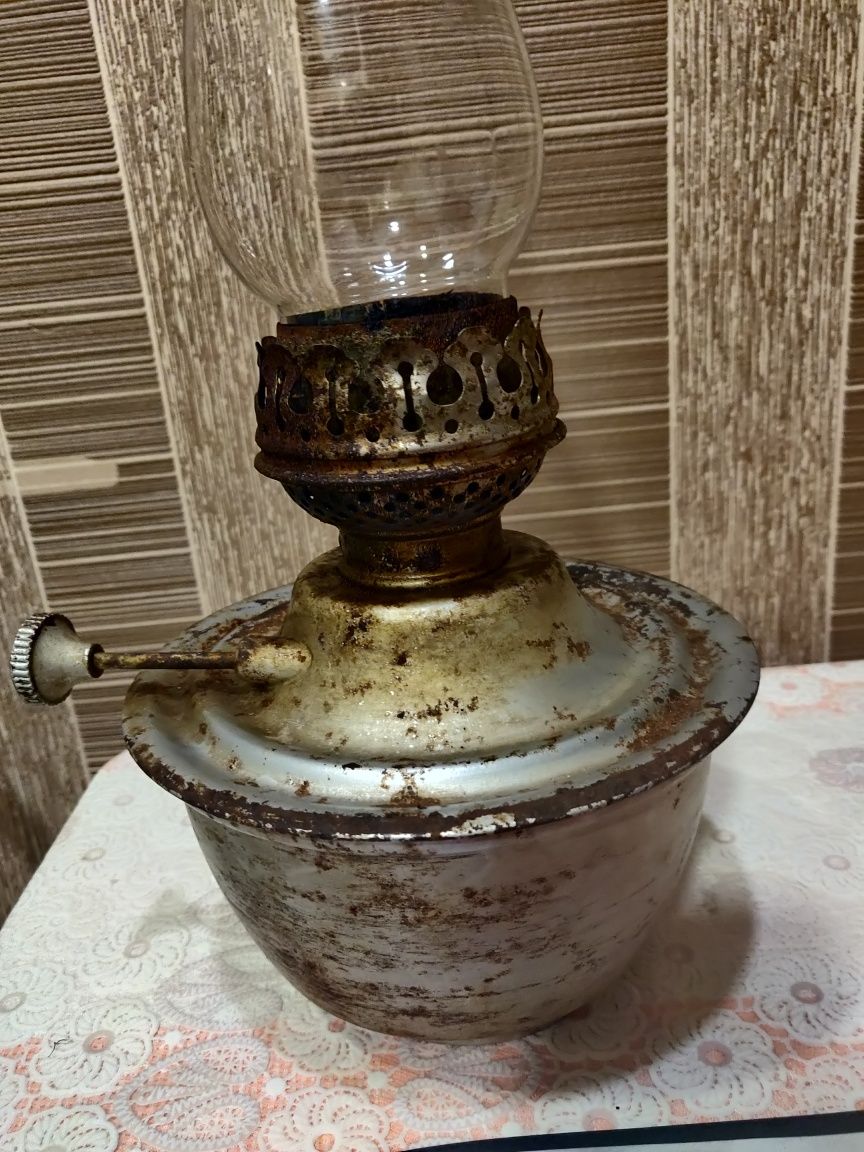 Продаю лампу керосиновую.