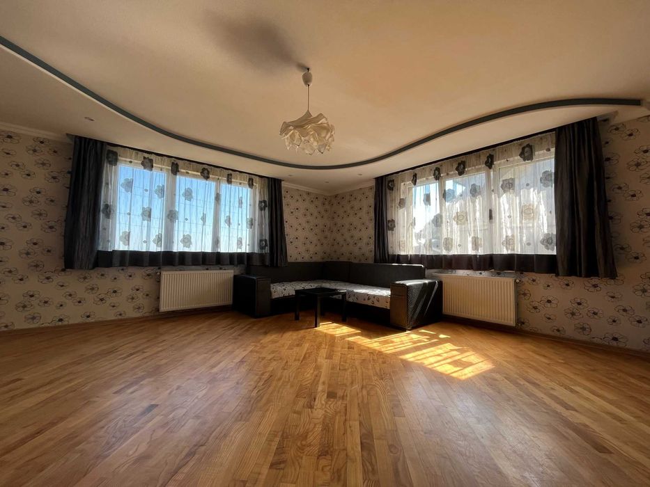 Будинок 440кв.м., 0.1га землі, м. Косів - 250,000$