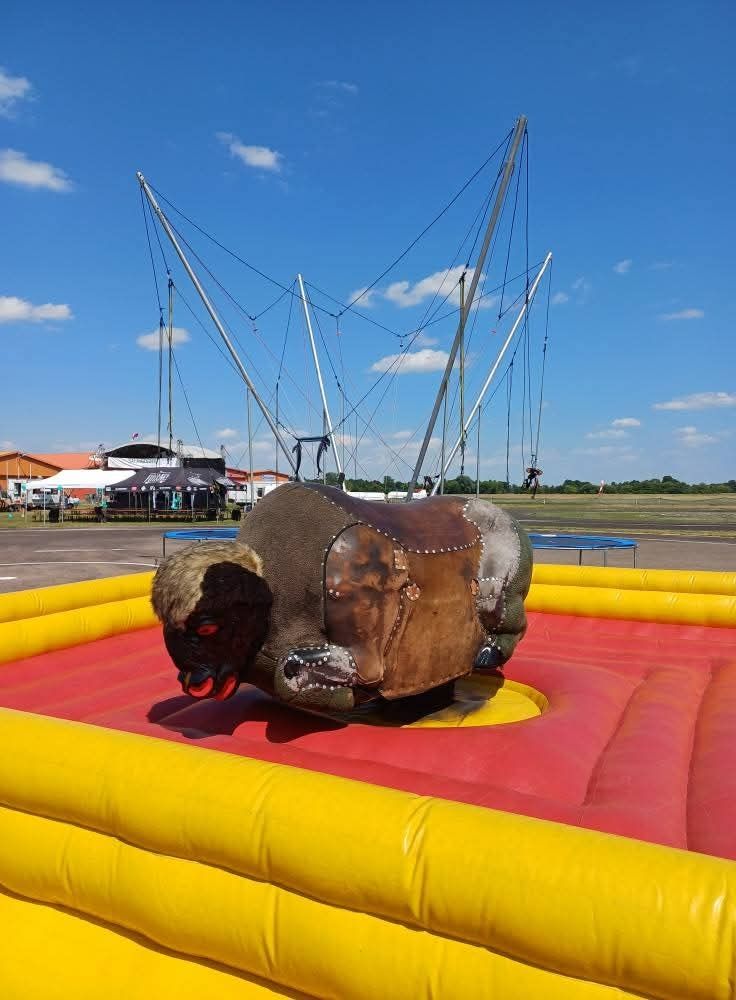 Dmuchańce , zjeżdżalnia dmuchana , tor przeszkód ,eurobungee byk rodeo