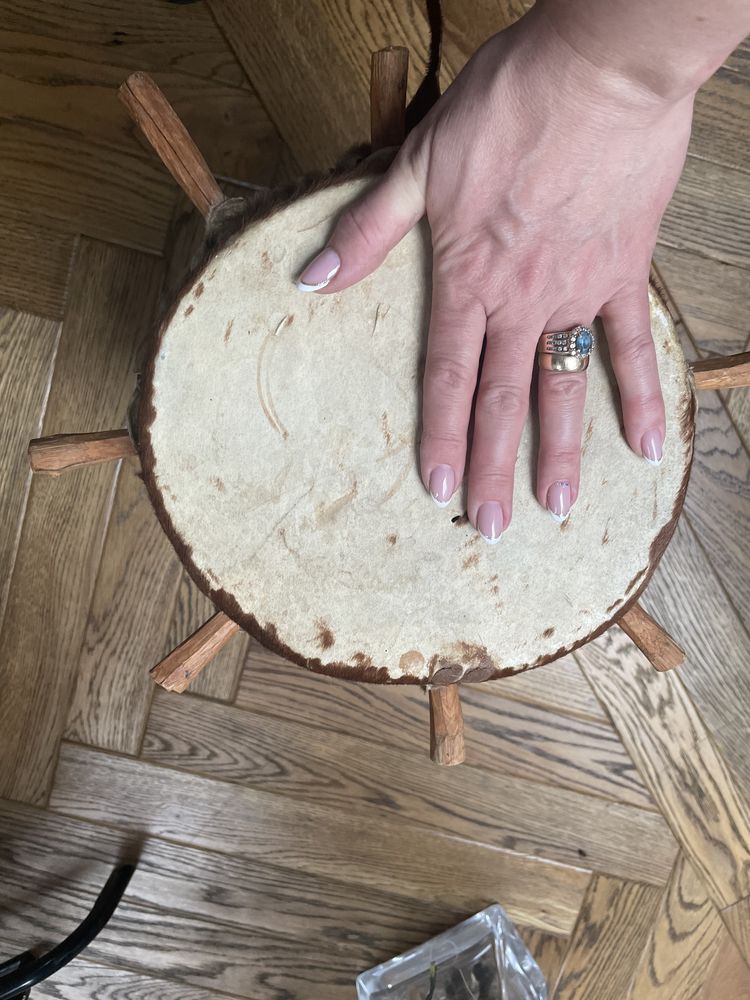 Bębenek afrykański obity naturalna  skóra drewno