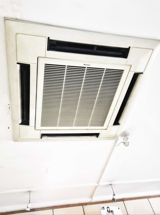 Vendo Mobiliário de Estabelecimento de Pronto-a-Vestir