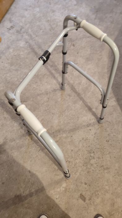 Ходунці для реабілітації