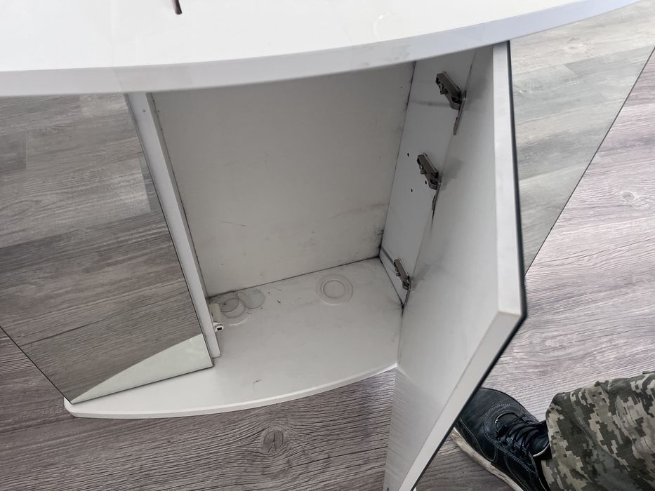 Тумба в вану з підсвіткою