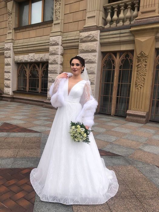 Весільна сукня одягалось надзвичайно гарна ТОРГ умісний