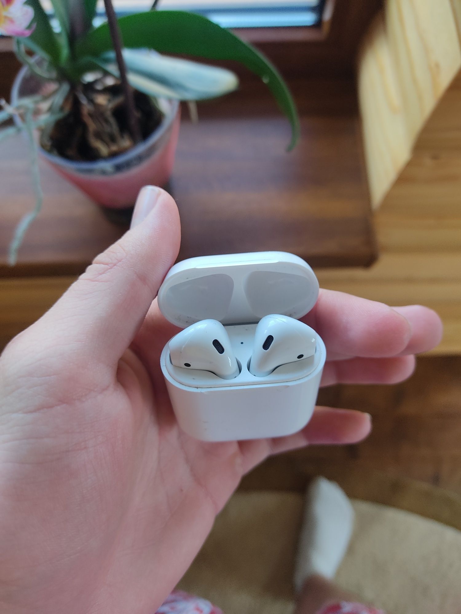 Знайшов Навушники Airpods