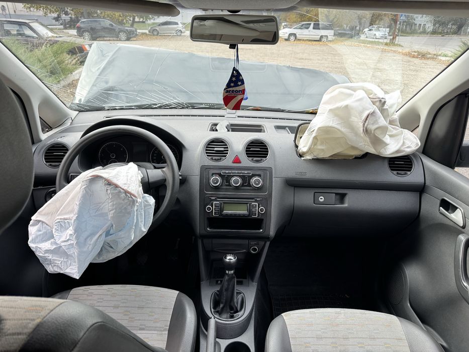Volkswagen Caddy 2011 1.6 tdi Після ДТП!